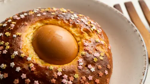 Mona de pascua, dulce tradicional de Semana Santa Mona de pascua, dulce tradicional de Semana Santa