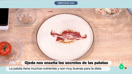 Cómo hacer gofres de patata, la receta del nutricionista Pablo Ojeda para dar un toque salado Aprende el paso a paso de esta receta de gofres de patata para desayunar, merendar, comer o cenar de la mano del nutricionista Pablo Ojeda, que se viste de cocinero en Más Vale Tarde junto a Iñaki López y Cristina Pardo.