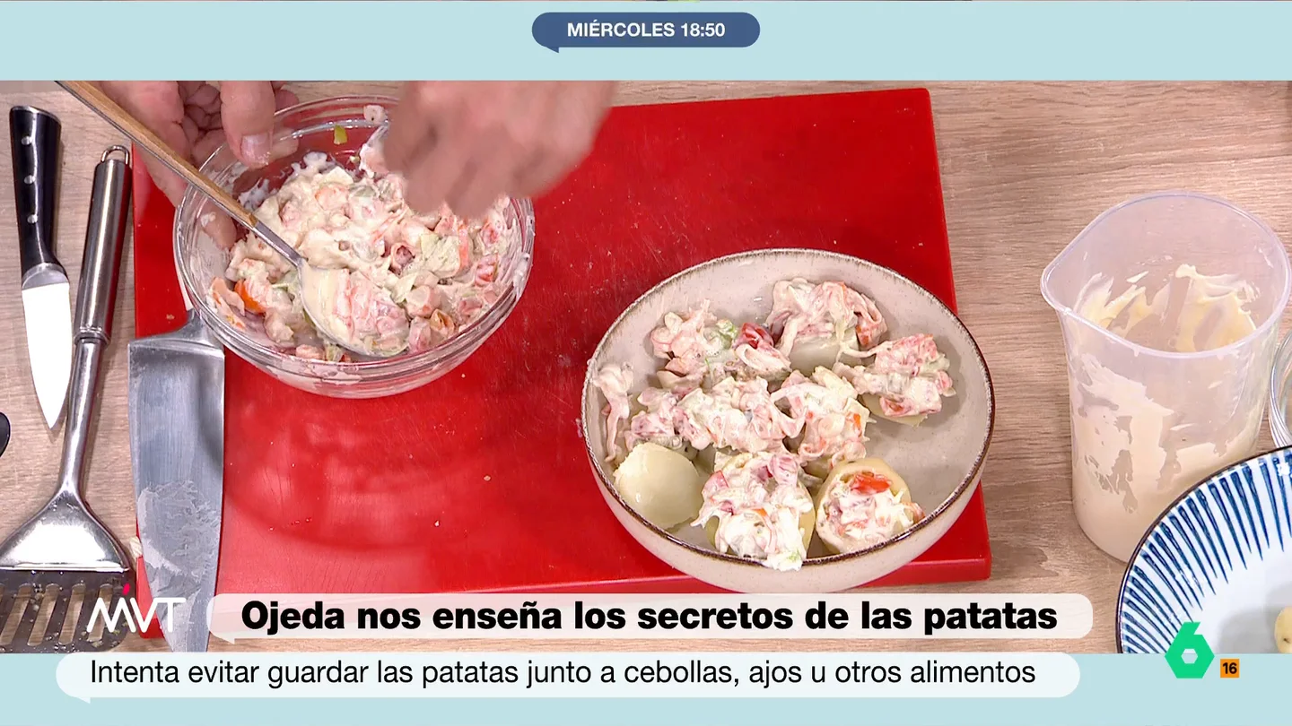 Receta saludable de patatas rellenas de gambas, lechuga y tomate del nutricionista Pablo Ojeda Aprende a cocinar esta receta de patatas rellenas de la mano del nutricionista Pablo Ojeda, que llega a Más Vale Tarde para enseñar los mejores trucos de cocina saludable en laSexta.