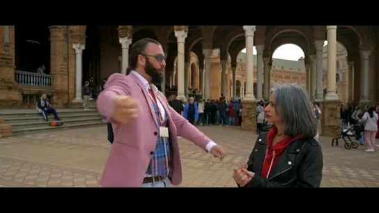 Un guía, sobre la "picaresca" para sacar dinero a los turistas en Sevilla: "Es un robo de identidad cultural" Un guía, sobre la "picaresca" para sacar dinero a los turistas en Sevilla: "Es un robo de identidad cultural"