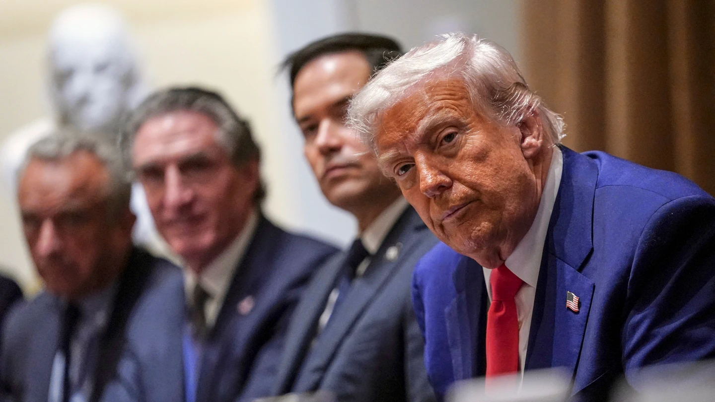 Donald Trump asiste a una reunión de gabinete en la Casa Blanca Donald Trump asiste a una reunión de gabinete en la Casa Blanca