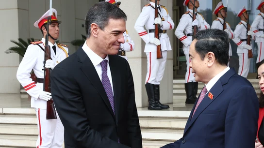Pedro Sánchez se reúne con el presidente de la Asamblea Nacional de la República Socialista de Vietnam, Tran Thanh Man Pedro Sánchez se reúne con el presidente de la Asamblea Nacional de la República Socialista de Vietnam, Tran Thanh Man