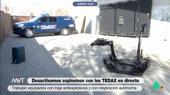 Los TEDAX desactivan un explosivo en directo en Más Vale Tarde con ayuda de un robot Los TEDAX desactivan un explosivo en directo en Más Vale Tarde con ayuda de un robot