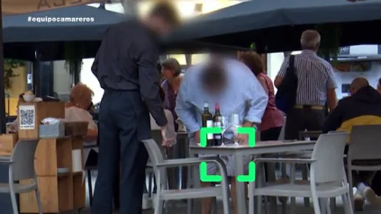 Un juez de concursos internacionales de hostelería pone a prueba a los camareros de España: "Eso es un suspenso" Un juez de concursos internacionales de hostelería pone a prueba a los camareros de España: "Eso es un suspenso"