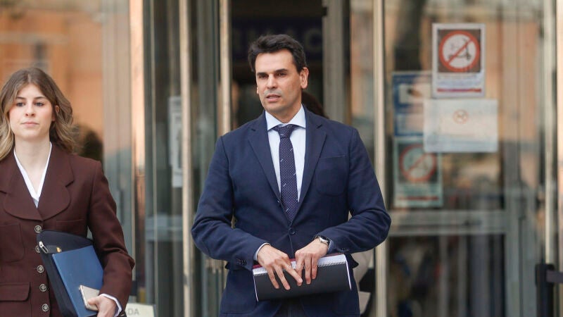 Alberto Gonz&aacute;lez Amador, pareja de Isabel D&iacute;az Ayuso, sale de los Juzgados tras declarar ante la jueza.