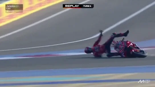 ¡Desastre para Bagnaia! Se va al suelo durante la clasificación del GP de Catar ¡Desastre para Bagnaia! Se va al suelo durante la clasificación del GP de Catar