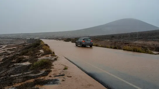 Una tromba de agua ha hecho correr los barrancos del municipio de Teguise. Una tromba de agua ha hecho correr los barrancos del municipio de Teguise.