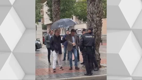 Carlos Mazón visita un taller privado de artesanía en Elche por sorpresa. Carlos Mazón visita un taller privado de artesanía en Elche por sorpresa.