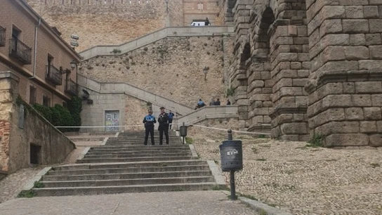 La Policía frente al acueducto de Segovia, donde ha muerto un hombre este sábado. La Policía frente al acueducto de Segovia, donde ha muerto un hombre este sábado.