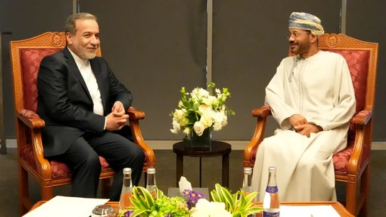 El enviado norteamericano Steve Witkoff con el ministro de Exteriores Abbas Araqchi, este sábado en Mascate. El enviado norteamericano Steve Witkoff con el ministro de Exteriores Abbas Araqchi, este sábado en Mascate.