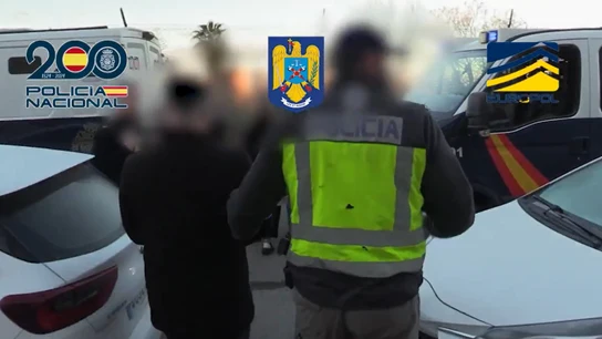 La Policía detiene a un miembro de una red criminal especializada en los 'abrazos cariñosos' La Policía detiene a un miembro de una red criminal especializada en los 'abrazos cariñosos'