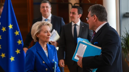 Ursula von der Leyen y el comisario europeo de Comercio, Maros Sefcovic, el pasado miércoles antes de la reunión semanal de la Comisión Europea. Ursula von der Leyen y el comisario europeo de Comercio, Maros Sefcovic, el pasado miércoles antes de la reunión semanal de la Comisión Europea.