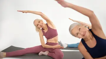Mujeres haciendo deporte moderado Mujeres haciendo deporte moderado