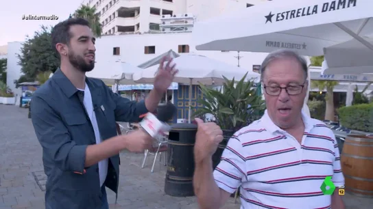 Así responde un gibraltareño que no quiere "saber nada de los españoles" a Isma Juárez: "Vienes a tocarme los huevos" "Vienes a tocarme los huevos": así recibe un gibraltareño a Isma Juárez y a su 'test de britanía'