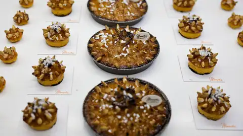 Detalle de unos 'arnadís' de la pastelería Monpla Detalle de unos 'arnadís' de la pastelería Monpla