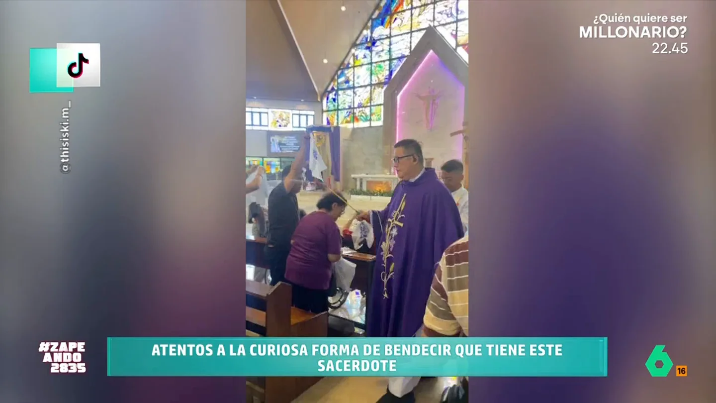 La original técnica de un cura para bendecir a sus feligreses en Semana Santa: "Te protege contra el demonio y el pulgón" El sacerdote decide utilizar un accesorio habitual en la jardinería para fumigar a las plantas para así bendecir a más fieles en un menor tiempo. No te pierdas las curiosas imágenes en el vídeo principal.