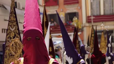 Nazarenos en la Semana Santa de Málaga Nazarenos en la Semana Santa de Málaga