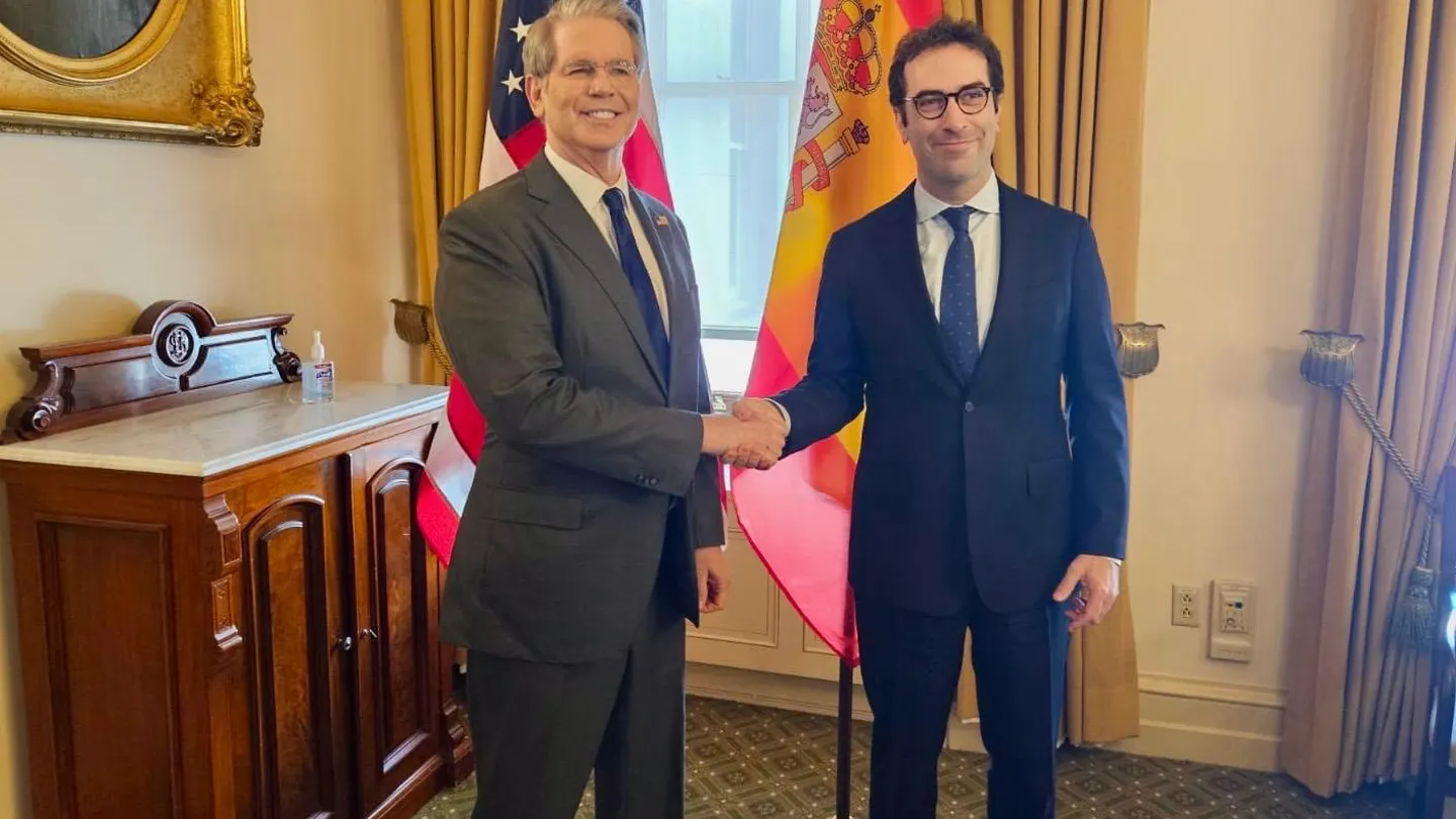 El secretario del Tesoro de Estados Unidos, Scott Bessent, con ministro de Economía español, Carlos Cuerpo, este martes en Washington El secretario del Tesoro de Estados Unidos, Scott Bessent, con ministro de Economía español, Carlos Cuerpo, este martes en Washington