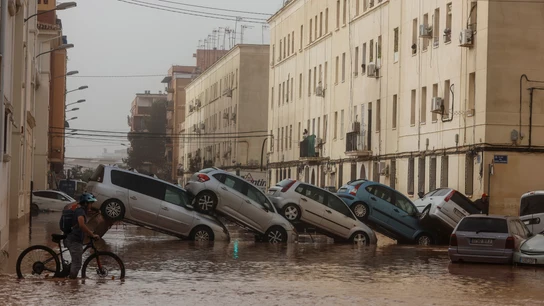 Vehículos destrozados tras el paso de la DANA por el barrio de La Torre de Valencia, a 30 de octubre de 2024, en Valencia Vehículos destrozados tras el paso de la DANA por el barrio de La Torre de Valencia, a 30 de octubre de 2024, en Valencia