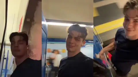 Chico colgándose del último vagón de Metro de Madrid Chico colgándose del último vagón de Metro de Madrid