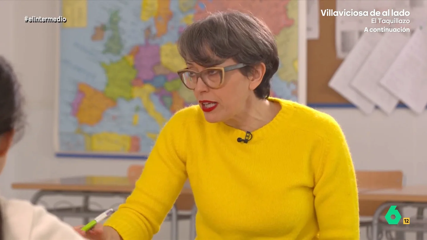 El 'consejo' de Thais Villas a dos jóvenes que confiesan que se quedan con las vueltas de los recados ¿Les gusta a los jóvenes ir de compras? ¿Prefieren elegir ellos o que lo hagan sus padres? ¿Se irían a comprar antes con su padre o con su madre? Los jóvenes responden a estas y otras preguntas de Thais Villas en este vídeo.