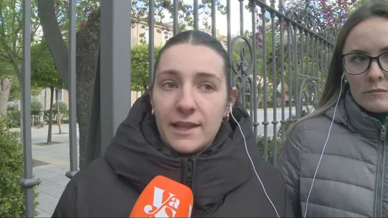 "Le dio dos guantazos y un porrazo en la nuca": el desgarrador relato de las madres de los niños maltratados en la guardería de Jaén "Le dio dos guantazos y un porrazo en la nuca": el desgarrador relato de las madres de los niños maltratados en la guardería de Jaén