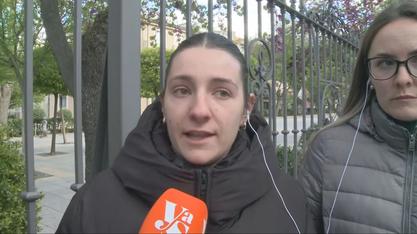 "Le dio dos guantazos y un porrazo en la nuca": el desgarrador relato de las madres de los niños maltratados en la guardería de Jaén "Le dio dos guantazos y un porrazo en la nuca": el desgarrador relato de las madres de los niños maltratados en la guardería de Jaén