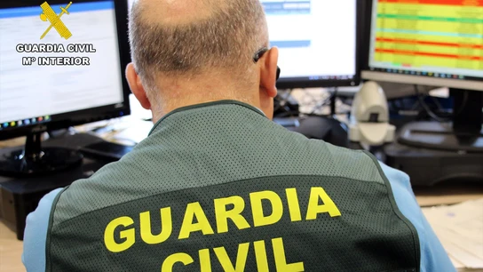Miembro del equipo de ciberdelincuencia de la Guardia Civil. Miembro del equipo de ciberdelincuencia de la Guardia Civil.