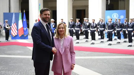 JD Vance, vicepresidente de EEUU, y Giorgia Meloni, primera ministra de Italia JD Vance, vicepresidente de EEUU, y Giorgia Meloni, primera ministra de Italia