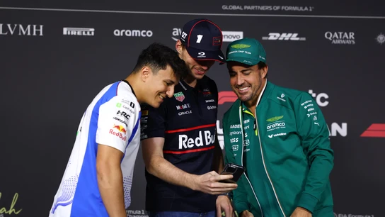 Isack Hadjar, Max Verstappen y Fernando Alonso Isack Hadjar, Max Verstappen y Fernando Alonso