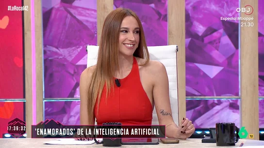 Paula López, sobre su experiencia con una 'pareja' creada por la IA: "No es el novio ideal" La periodista utilizó una aplicación para crear a su novio virtual. Paula explicaba que, a través de unos créditos, es posible personalizar estos novios y hacerlos más afines a los gustos personales.