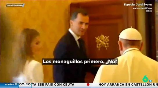La broma del rey Felipe al papa Francisco delante de la reina Letizia: "¿Te lo contó tu padre?" La broma del rey Felipe al papa Francisco delante de la reina Letizia: "¿Te lo contó tu padre?"