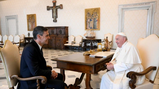 El presidente del Gobierno, Pedro Sánchez, junto al papa Francisco a 11 de octubre de 2024 El presidente del Gobierno, Pedro Sánchez, junto al papa Francisco a 11 de octubre de 2024
