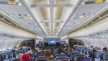 Asientos en la cabina del avión