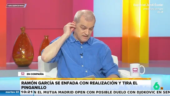 El tenso momento en el que Ramón García monta en cólera en directo con realización y se arranca el pinganillo El tenso momento en el que Ramón García monta en cólera en directo con realización y se arranca el pinganillo