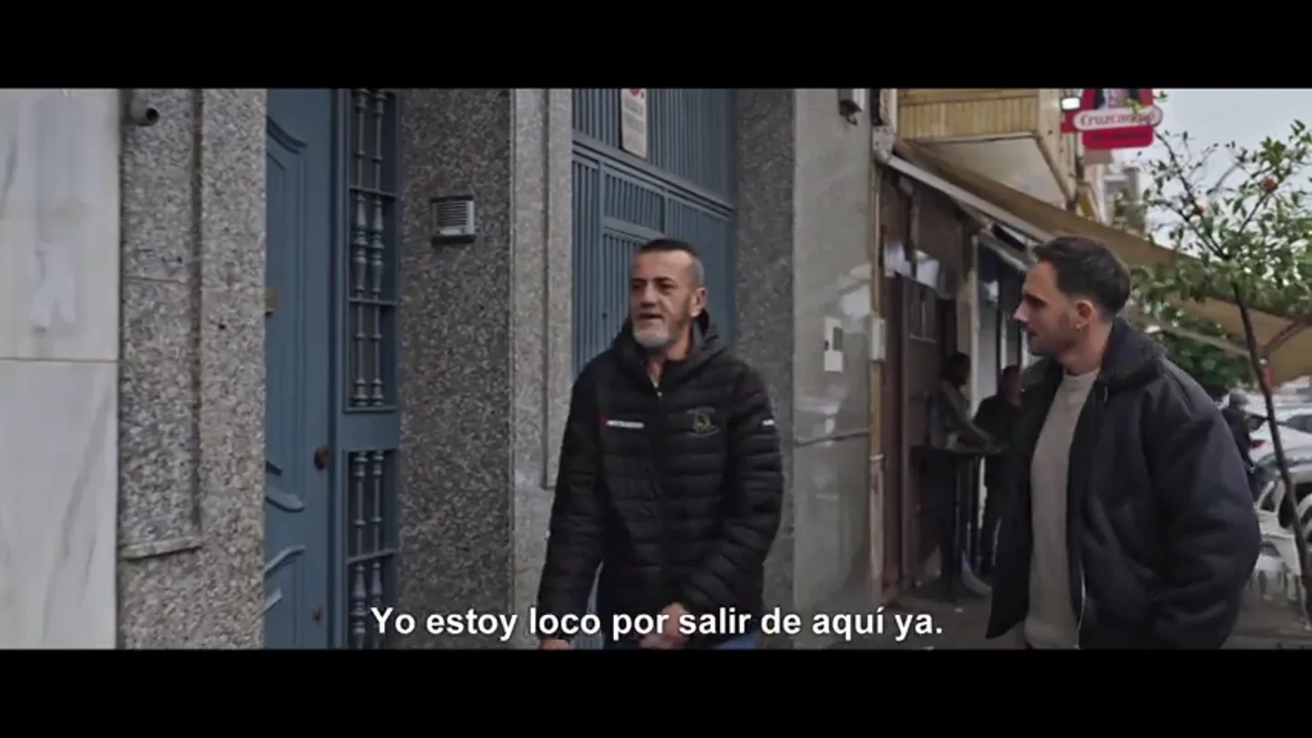 Un vecino del barrio con la renta más baja de España: "Llevo 55 años y estoy loco por salir de aquí, pero estoy hipotecado" Un vecino del barrio con la renta más baja de España: "Llevo 55 años y estoy loco por salir de aquí, pero estoy hipotecado"