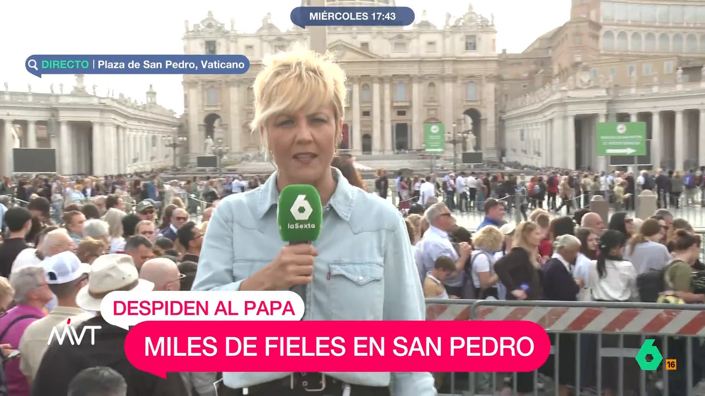 Cristina Pardo, desde el acceso a la capilla ardiente del papa: "El tiempo de espera es de unas cinco o seis horas" La periodista se encuentra frente a la basílica de San Pedro en la que se ha instalado la capilla ardiente del papa Francisco. Cristina indica que las medidas de seguridad están ralentizando el acceso.