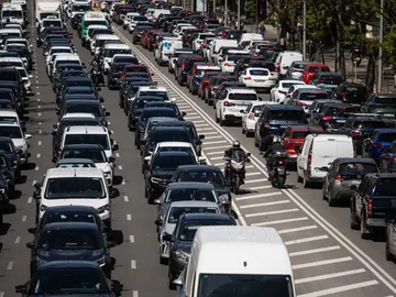 Tráfico en el Paseo de la Castellana tras el apagón eléctrico en Madrid, España, el 28 de abril de 2025. Tráfico en el Paseo de la Castellana tras el apagón eléctrico en Madrid, España, el 28 de abril de 2025.