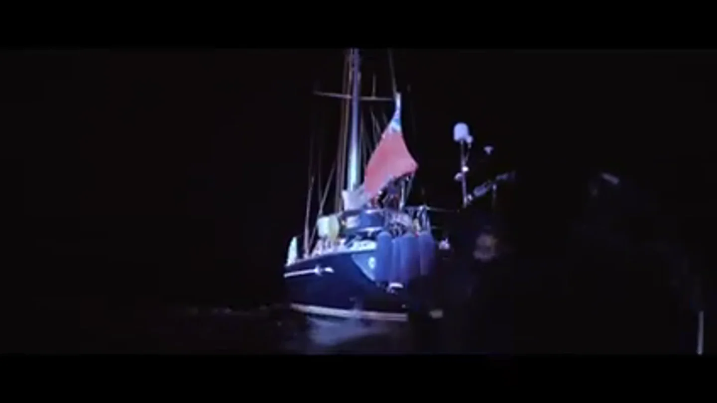 Apatrullando acompaña a los agentes de aduanas en un abordaje a un barco con narcotraficantes en Valencia: "Podrían llevar algo" Apatrullando acompaña a los agentes de aduanas en un abordaje a un barco con narcotraficantes en Valencia: "Podrían llevar algo"