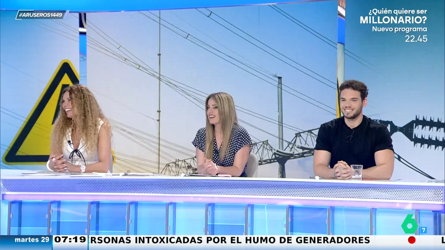 Así vivieron los aruser@s el gran apagón de ayer: "A las 12:30h hubo un murmullo en la escalera porque todo el mundo se asomó" Así vivieron los aruser@s el gran apagón de ayer: "A las 12:30h hubo un murmullo en la escalera porque todo el mundo se asomó"