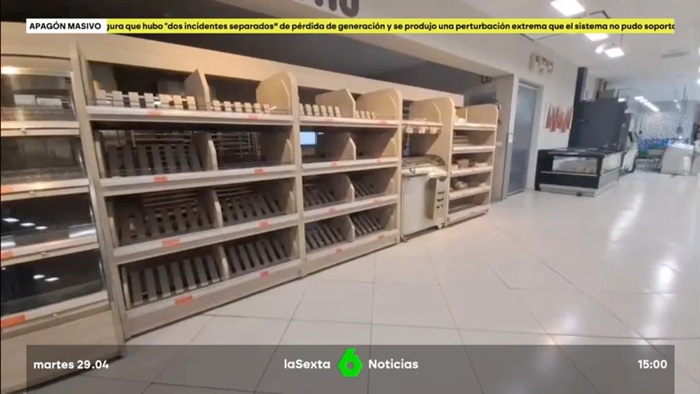 El apagón en España deja supermercados vacíos y largas colas para comprar alimentos no perecederos El apagón en España deja supermercados vacíos y largas colas para comprar alimentos no perecederos