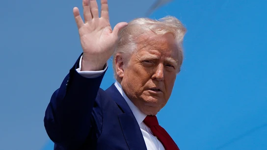El presidente de Estados Unidos (EEUU), Donald Trump, embarcando en el Air Force One, este martes. El presidente de Estados Unidos (EEUU), Donald Trump, embarcando en el Air Force One, este martes.