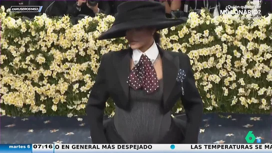 Rihanna anuncia su tercer embarazo con un espectacular traje en la Gala Met Rihanna anuncia su tercer embarazo con un espectacular traje en la Gala Met