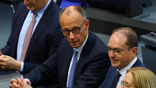 Riedrich Merz, de la Unión Demócrata Cristiana (CDU), en el momento de conocer su derrota, este martes. Riedrich Merz, de la Unión Demócrata Cristiana (CDU), en el momento de conocer su derrota, este martes.