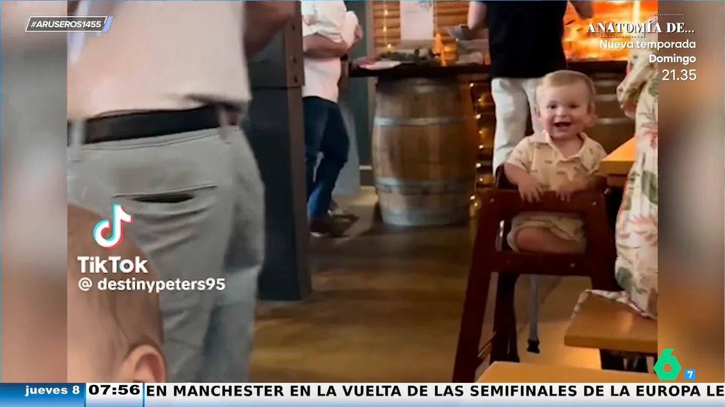 ¿Existe el amor a primera vista? El viral de TikTok de dos bebés que enternece el plató de Aruser@s ¿Existe el amor a primera vista? El viral de TikTok de dos bebés que enternece el plató de Aruser@s
