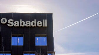 Imagen de archivo de la sede corporativa del Banco Sabadell en Sant Cugat del Vall&eacute;s (Barcelona).