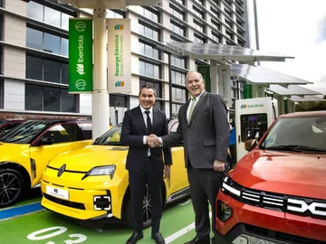 El CEO de Iberdrola España y el director general de Renault Group. El CEO de Iberdrola España y el director general de Renault Group.