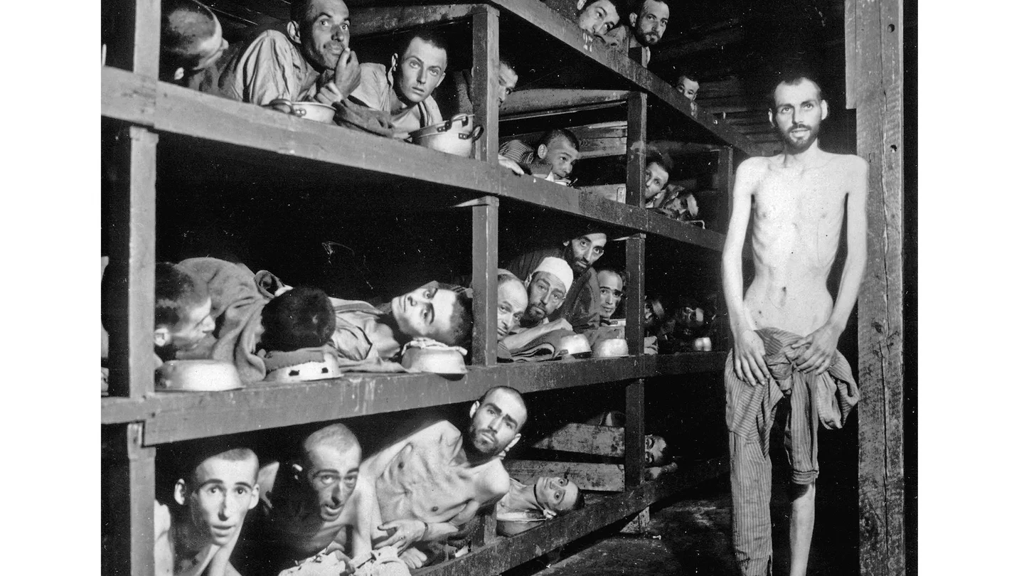 Reclusos en el campo de concentración de Buchenwald, cerca de Weimar, Alemania. Reclusos en el campo de concentración de Buchenwald, cerca de Weimar, Alemania.