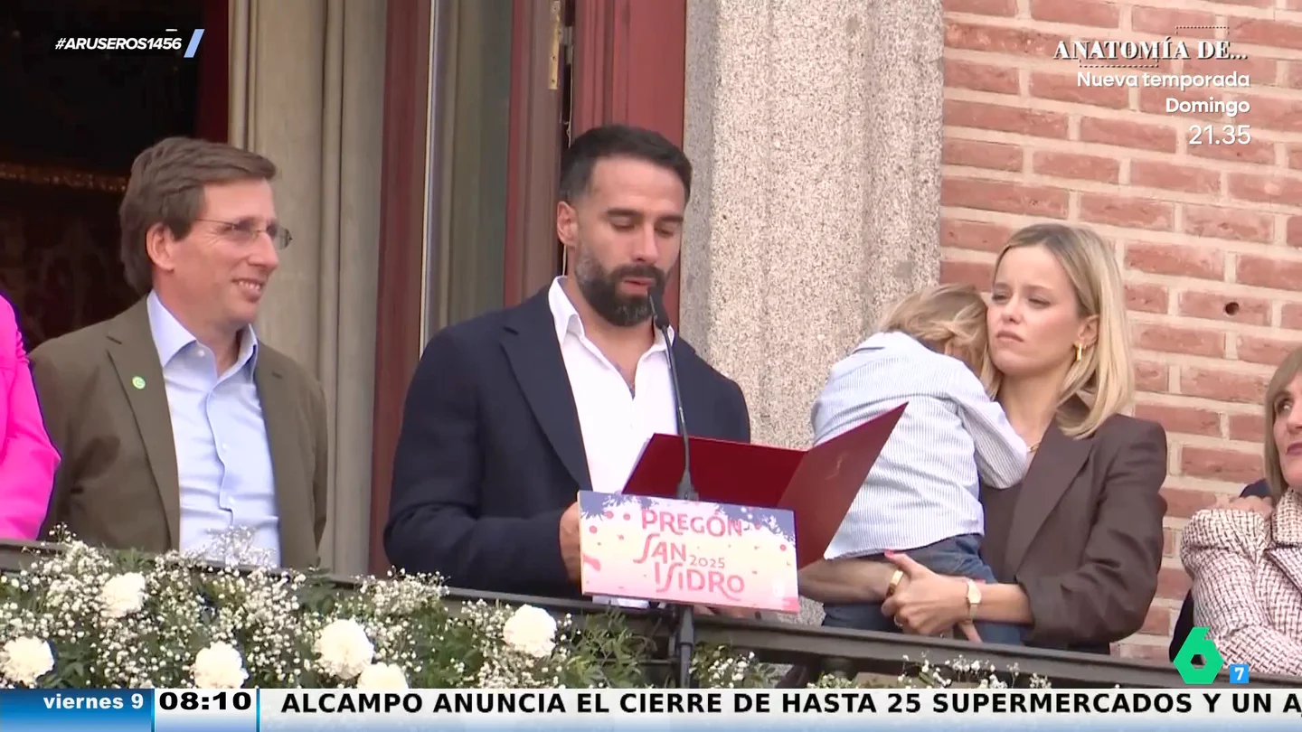 El viral de Almeida presentando a Carvajal como pregonero de San Isidro: "A mí, que soy de la otra acera, me suena" El viral de Almeida presentando a Carvajal como pregonero de San Isidro: "A mí, que soy de la otra acera, me suena"