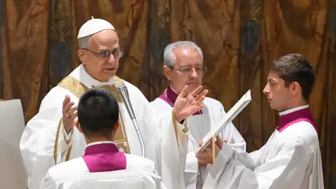 León XIV, durante su primera misa tras ser nombrado papa León XIV, durante su primera misa tras ser nombrado papa